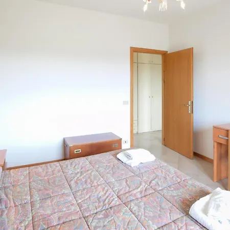 2 Bedroom Cozy In Apartment