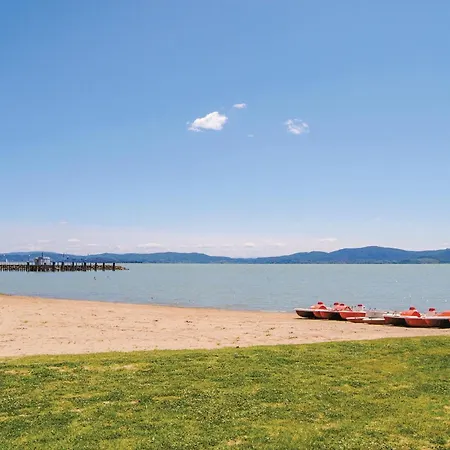 2 Bedroom Cozy In Tuoro sul Trasimeno