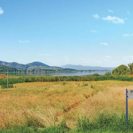 2 Bedroom Cozy In Apartment Tuoro sul Trasimeno