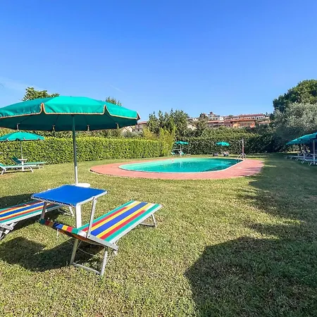 2 Bedroom Cozy In Tuoro sul Trasimeno